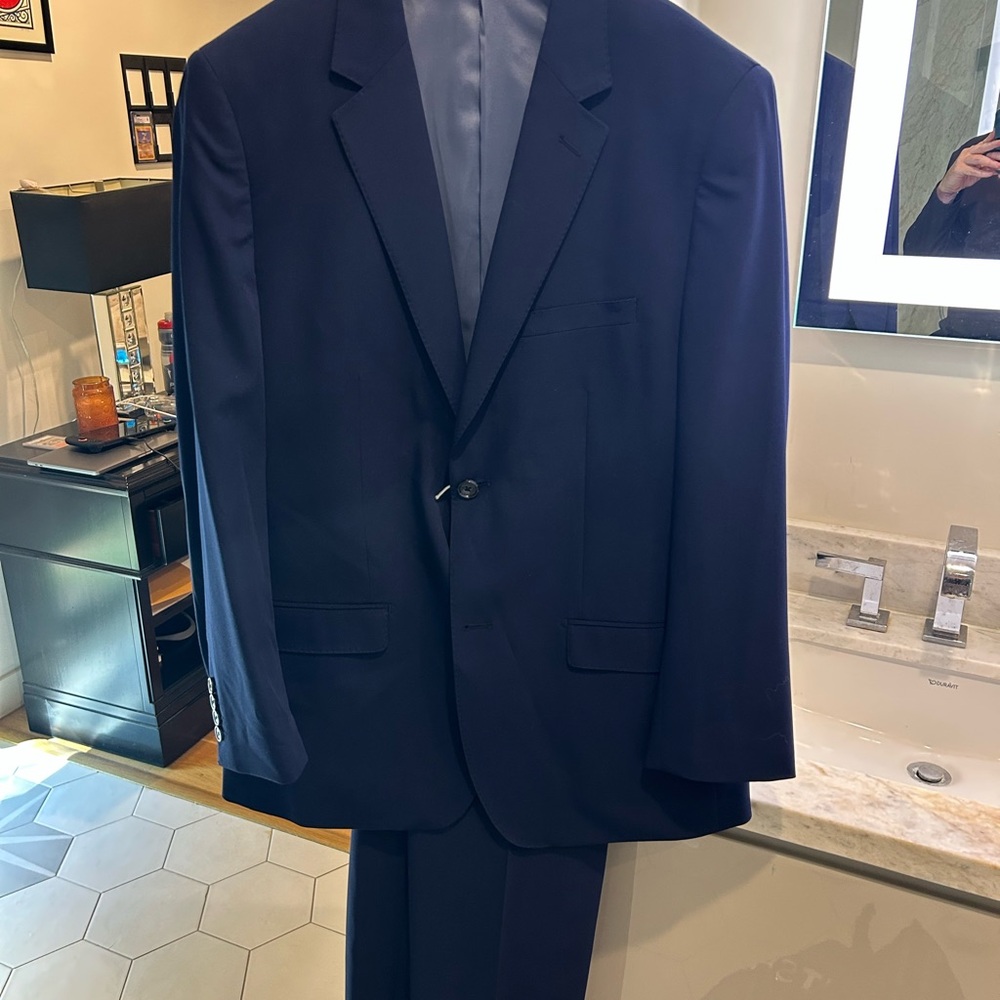 Elegant Men's Dark Blue Suit